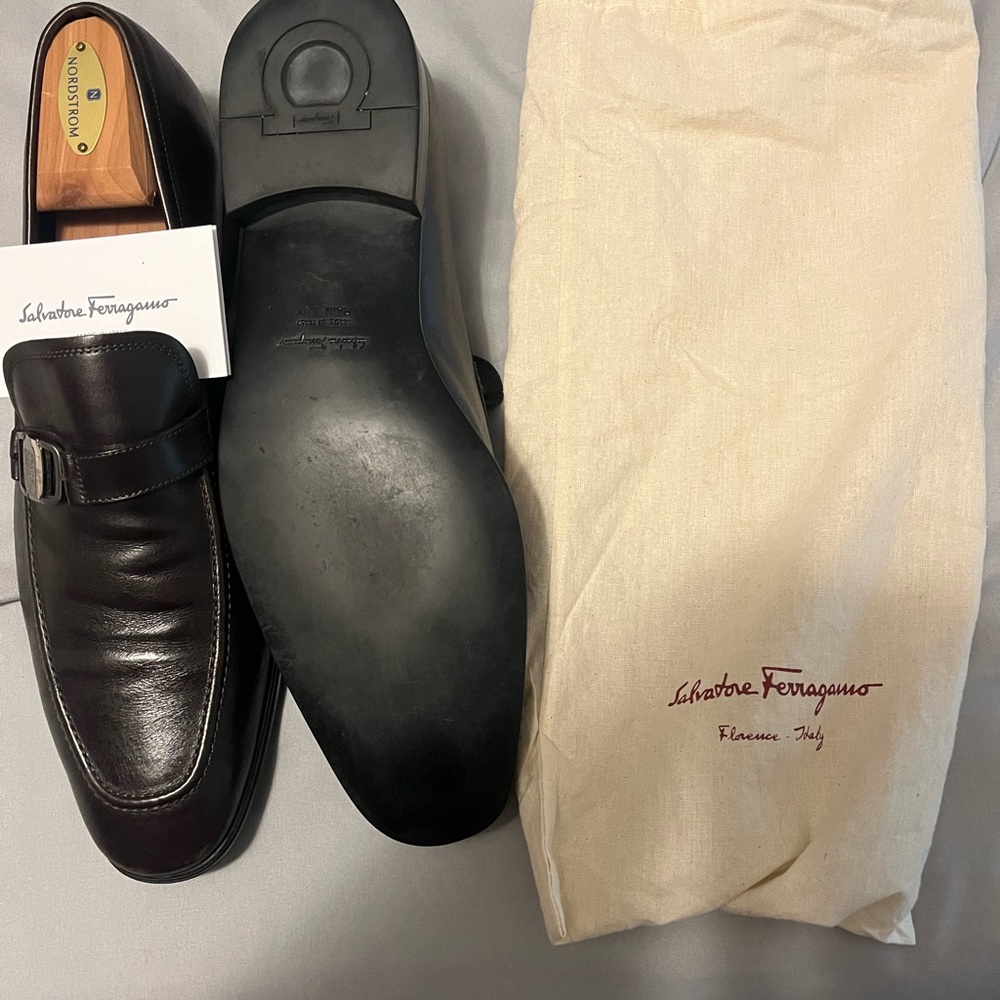 Beautiful Ferragamo Men's Brown Leather Loafers in very good condition!!